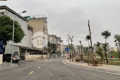 Nhà đẹp phố ngọc thụy,gara, thang máy ngõ thông ô tô tránh.