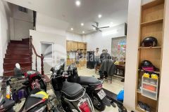 Bán nhà view hồ chùa láng, 35m2x4t, mtien 5m, 50m ra phố. giá 4.2 tỷ trung tâm quận đống đa