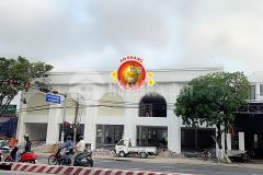 Cho thuê nhà 2 tầng cách mạng tháng 8 ngang 25m vị trí đắc địa