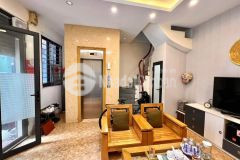 Bán nhà kim ngưu 5 tầng, mt 5m giá 5,2 tỷ ô tô tránh, thang máy, nhà đẹp ở ngay.