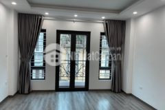 Nhà đẹp ở ngay cầu giấy, 14.5 tỷ, có gara để xe riêng