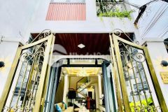 Giá rẽ bất ngờ. chỉ 3ty350 có ngay nhà 3 tầng trung tâm tp.