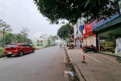 Cần bán gấp đất ngõ 80 phố cổ linh, gần ngã tư thạch bàn, dt 57m2, mt 3.5m, 3 mặt thoáng, ô tô vào