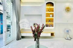 Nhà mới 3 phòng ngủ, xây btct, sân thượng