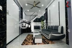 Nhà 3 tầng đẹp ở ngay ngang trên 5m cách hxh 1 căn nhà 20m ra đường trần khắc chân phường 9