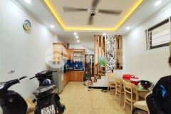 Bán gấp nhà khương đình thanh xuân, dt 33m2, mt 4.3. giá nhỉnh 3 tỷ, lô góc, kinh doanh.