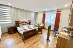 Bán nhà hoàng cầu 5 tầng thang máy long lanh lô góc ô tô kinh doanh đống đa