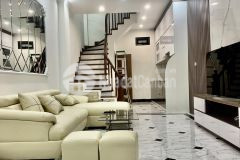 Bán nhà 5 tầng gần vicom phạm ngọc thạch đống đa, lô góc 3 mặt thoáng, nhà đẹp, gần phố.