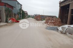 120m trục chính làng, kinh doanh được, đường rộng 13m, xe 5 tấn vào nhà