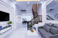 Nhỉnh 8 tỷ, đường bưởi ở ngay, kinh doanh sầm uất, ô tô vào, 50m2x6 tầng.