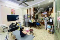 Hai bác em chuyển nhà cần em bán giúp căn tại lương yên,trần phú giá nhỉnh 2 tỷ,diện tích 31 m2