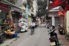 Bán nhà mặt ngõ 68 cầu giấy, hai ô tô tránh, kinh doanh, ngõ thông dt 30m5 tầng7 tỷ