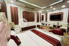 Bán khách sạn tình yêu phố cổ linh 110m2 8 tầng dòng tiền 500 triệutháng 0944523668