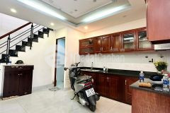 Ngay cv hải nam phú nhuận hxh 7 chỗ 30m2 5 tầng mới chỉ 4yt6