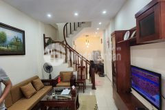 Bán nhà phố hoàng cầu đống đa, phân lô, gần phố, ô tô thông, 5 tầng 50m2.