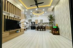 Bán gấp căn nhà 1t2l 50m ra mt trần hưng đạo q5 hxh 45m2, sổ riêng vuông vức