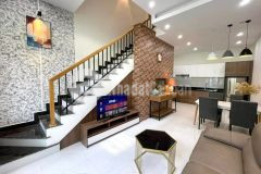 Bán nhà nguyên căn 3 tầng đúc, kiệt thông, thẳng, ngay trung tâm gần cầu rồng