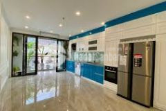 Chỉ hơn 300trm2, có nhà 120m2 5 tầng thang máy, mặt hồ hoàng cầu