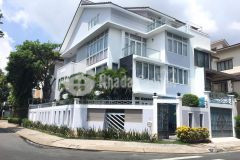 Cho thuê biệt thự phú mỹ, quận 7, căn góc, full nội thất, lh 0907 727308