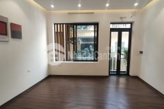 Bán gấp nhà hiếm phố võ thị sáu, dt 42m2 x 4t, mt 5 m, giá chào 3 tỷ 65, lh 0984417892.