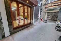 Cực hiếm bán nhà ngõ ô tô đường láng. 40m2 x 5 tầng, mặt tiền 4.2m, 5 ngủ giá chỉ 5.75 tỷ.