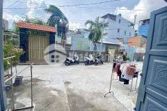 Nhà đẹp thống nhất 2 tầng btct hẻm sân trước nhà 8m rộng rãi đầy đủ tiện ích xung quanh s