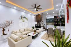 Bán nhà quận thanh xuân. ngõ rộng, gần phố. 37m x5 tầng. giá 4,x tỷ