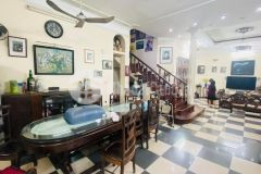 Biệt thự giữa phố nguyễn văn cừ, 370m, mt 16m, giảm giá 18 tỷ 8