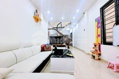 Rẻ 40, nhỉnh 4tỷ, tây sơn, đống đa, 32m2, 4 tầng. ô tô. kinh doanh, dòng tiền. lô góc