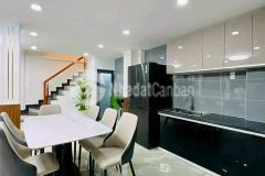 Nhà sát sân bay, hẻm 3,5m, 3 phòng ngủ thoáng mát.