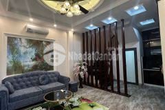 Cần thanh khoản gấp nhà giang biên,quận long biên,5 tầng siêu đẹp chỉ 4 tỷ 2