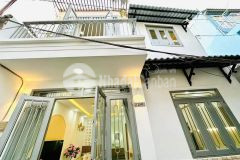 Nhà mới đẹp sát sân bay ngay cv gia định sổ vuông đẹp nở hậu