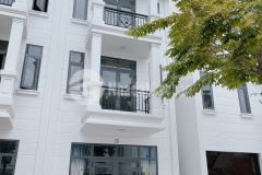 Tin nóng phỏng tay mua ngay kẻo hết cần bán gấp căn nhà 2 lầu, giá 2 tỷ 465 triệu, có thương lượn