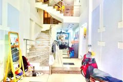 Bán nhà giáp nhất 65m x 5 tầng ô tô đỗ cửa kdvp giá 5.8 tỷ.