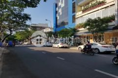 Sở hữu ngay mb trống suốt bề ngang 15m có bãi đỗ xe rộng ngay khu vực trung tâm