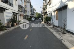 Nha măt tiên go vâp 105m2, ngang 5.5m 3 tâng. chi 10 ty 800tr.
