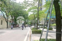 Bán nhà liễu giai đội cấn 40m2 gara oto, nhà mới đẹp, 6 tầng thang máy. giá 10.8 tỷ