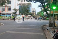 Bán nhà phố nguyễn trường tộ, ba đình. vỉa hè, oto, kd. 100m2 x mt5.3m. giá 33tỷ