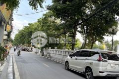 Nhà đẹp phố hoa lâm ngõ to, chủ cần bán, giảm mạnh