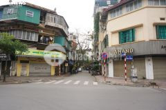 Hạ giá nhà mặt phố quán thánh giá 12.9 tỷ, dt 40m2, lô góc, hè 2 bên