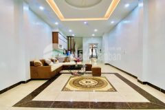 Bán nhà đẹp trần khát chân 40m2 x 5 tầng, thang máy nhỉnh 5 tỷ, ở luôn