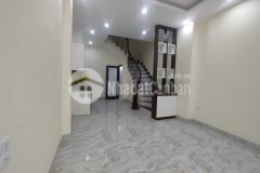 Bán gấp đường nguyễn văn cừ 5 tầng, mặt tiền 4m, 4,2 tỷ ở luôn, ôtô long biên