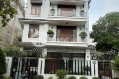Bán biệt thự đẹp, hầm, 3 lầu, dt 13x18m, hướng đông, giá rẻ, kdc ven sông, phường tân phong, quận 7