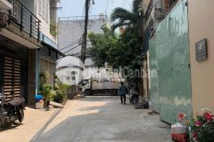 Kết cấu 1 trệt 2 lầu 2 sân thượng. có 4 phòng ngủ lớn wc kép kín.