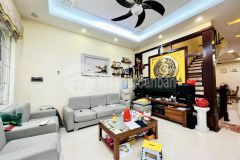 Bán gấp nhà lạc long quân, ngay gần phố, ô tô đỗ, ô tô vào nhà.55m2, 8,5 tỷ