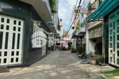 Nhỉnh 3 tỷ mặt tiền 3 tầng không quy hoạch nhà rất đẹp.