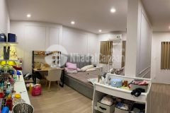 Vị trí sát vách q3 và phú nhuận kinh doanh đông đúc và đầy đủ tiện nghi xung quanh