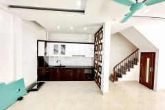 Một căn duy nhất lô góc 2 mặt thoáng,ô tô 4 chỗ đỗ cửa,gần phố xuân la,lạc long quân.40m25t,5.3 tỷ