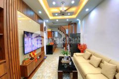 Đẳng cấp 5 sao phố nguyễn chí thanh kinh doanh tốt nhỉnh 5 tỷ 7 chỗ đỗ cửa.