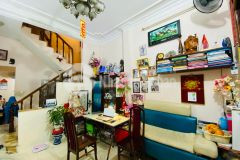 Bán nhà 4 tầng ngõ thịnh hào phố tôn đức thắng đống đa, 3 mặt thoáng, gần ô tô, nhà đẹp.